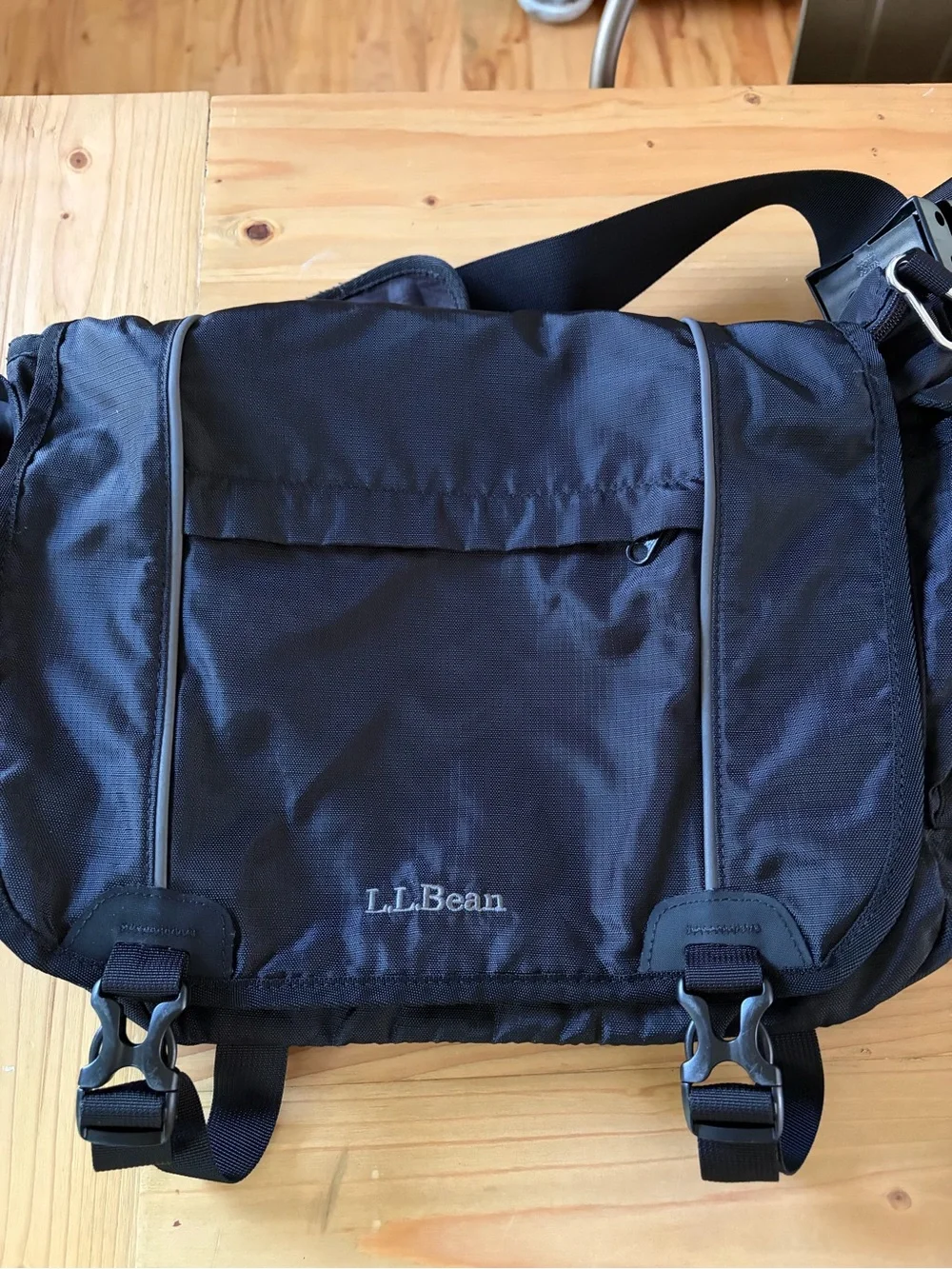 L.L. Bean black nylon Messenger bag crossbody, laptop, computer travel shoulder